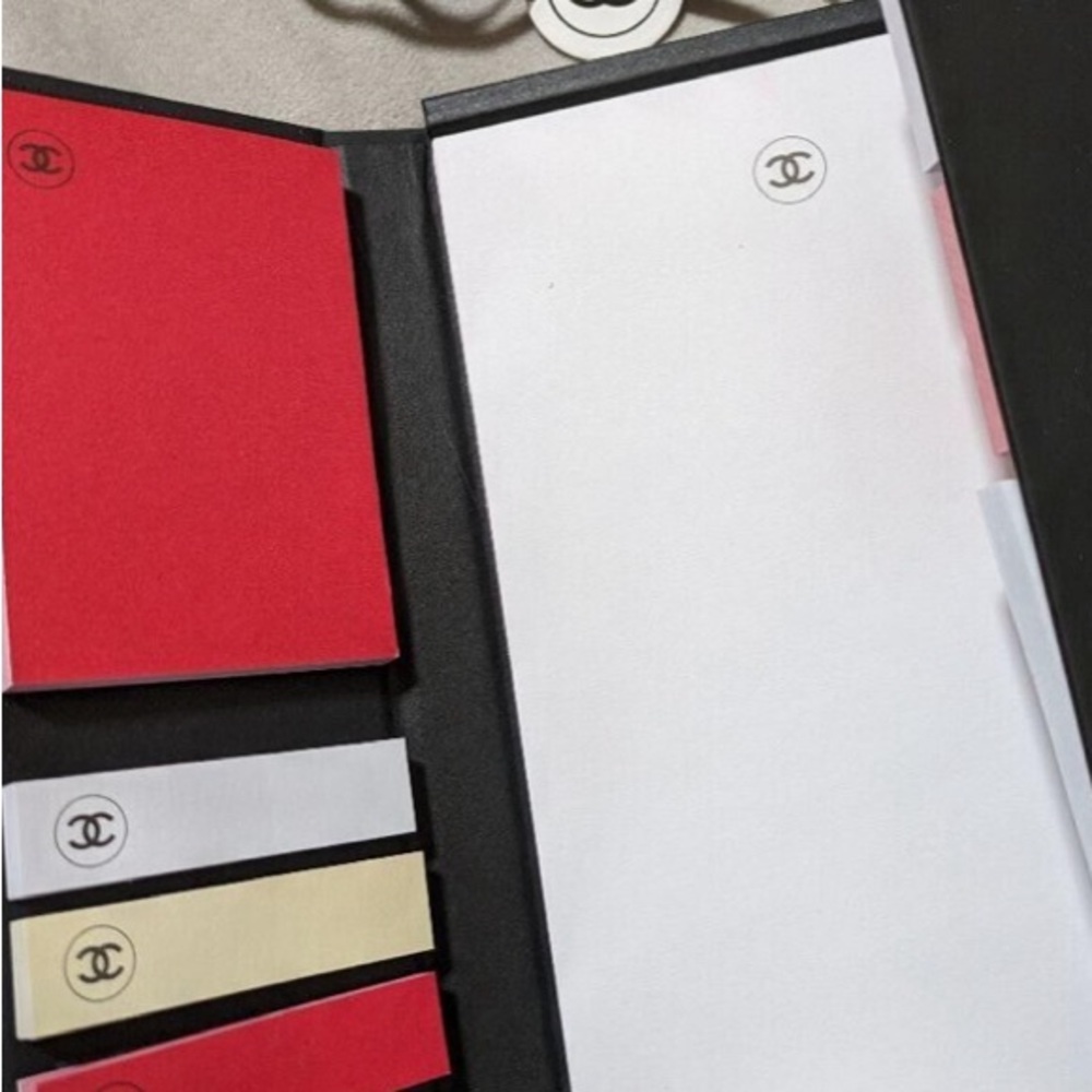 New! CHANEL Sticky Note Set - Picture 4 of 9